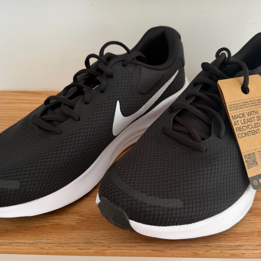 Nike Revolution Men Black and White Athletic Shoes Size 11.5 box No lid #71 - Picture 11 of 12